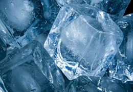 Jak schłodzona woda lub kostki lodu wpływają na smak i gęstość dymu shishy?