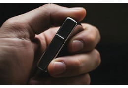 Jak wymienić knot i kamień w zapalniczce benzynowej krok po kroku