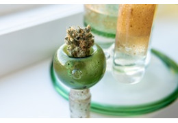 Czym różni się cybuch jednoczęściowy od dwuczęściowego i kiedy który wygodniejszy