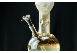 Jak bezpiecznie używać bonga z filtracją wodną w domu