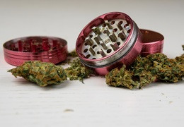 Akcesoria dla palaczy – co warto mieć zawsze pod ręką?