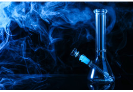 Bongo szklane a bongo silikonowe - które jest praktyczniejsze w użyciu?